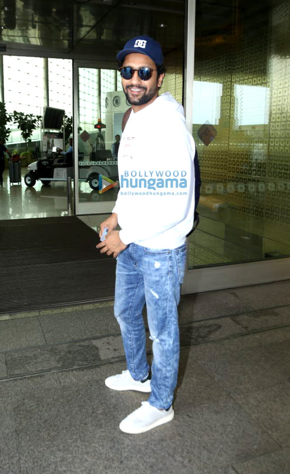 photos kiara advani vicky kaushal adah sharma and raveena tandon snapped at the airport 2