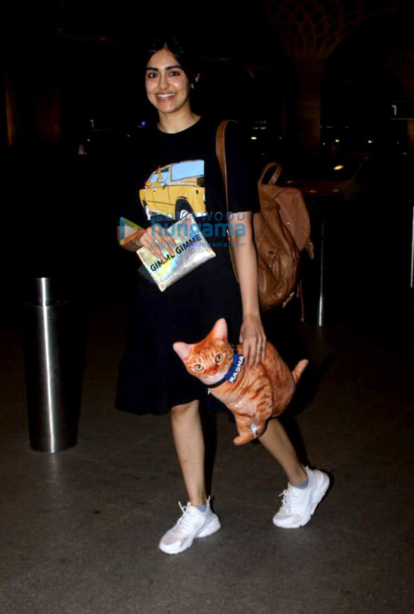 photos kiara advani vicky kaushal adah sharma and raveena tandon snapped at the airport 3