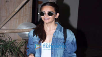 Photos: Kriti Kharbanda snapped in Andheri