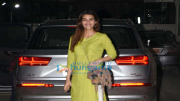 Photos: Kriti Sanon and Aayush Sharma snapped in Juhu