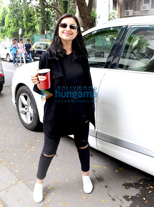 photos parineeti chopra snapped in khar 2