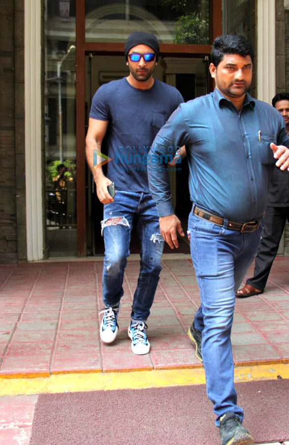 photos ranbir kapoor spotted at clinic in bandra 3