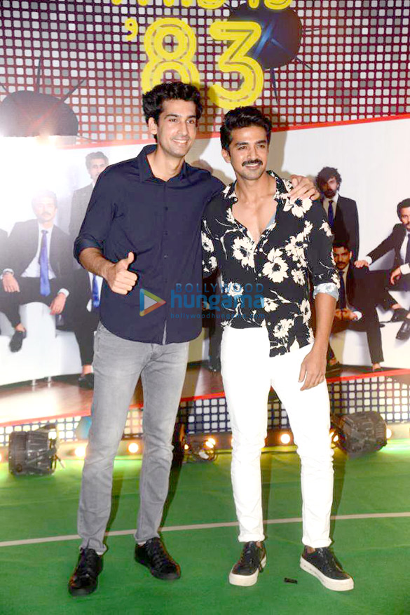 photos ranveer singh deepika padukone and others grace the wrap up party of 832 2