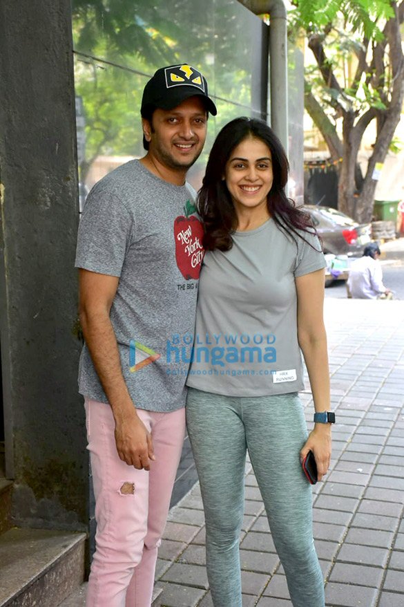 Photos: Riteish Deshmukh and Genelia Dsouza spotted at Starbucks in Khar