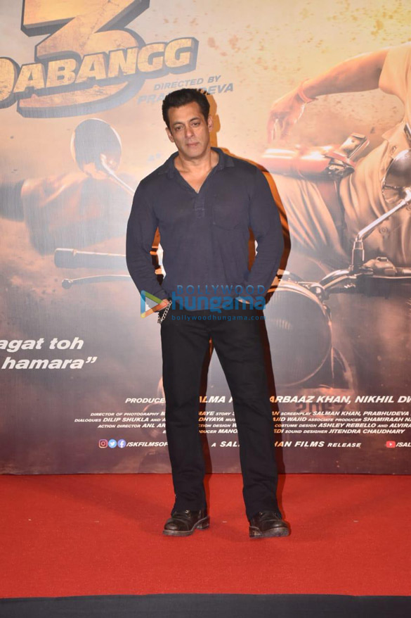 photos salman khan sonakshi sinha saiee manjrekar and others snapped at the trailer launch of film dabangg 3 5