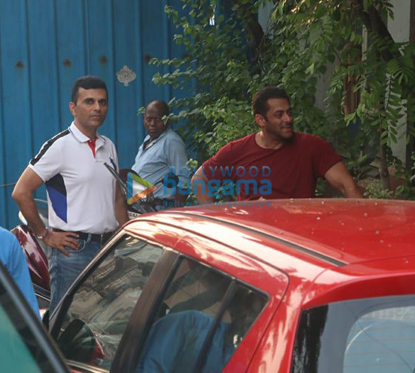 photos salman khan and anand pandit snapped in bandra 1