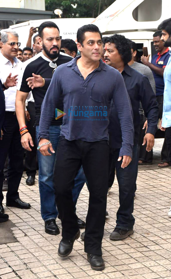photos salman khan and others snapped at the trailer launch of film dabangg 3 5