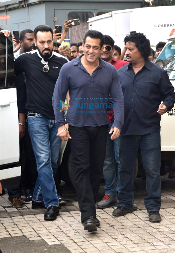 photos salman khan and others snapped at the trailer launch of film dabangg 3 6