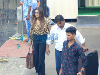 Photos: Shah Rukh Khan, Gauri Khan, Pragya Kapoor snapped at Gateway of India