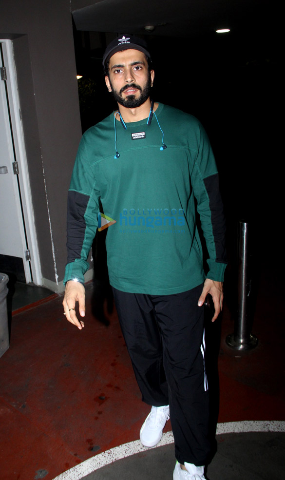 photos shruti haasan bhumi pednekar karishma tanna and others snapped at the airport 1