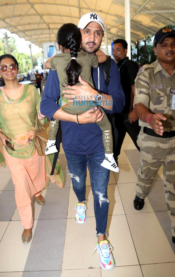 photos sunny leone sania mirza and others snapped at the airport 3