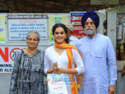 Photos: Taapsee Pannu snapped visiting Siddhivinayak temple
