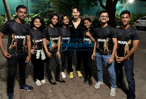 photos tiger shroff snapped with team tiger post war release 1