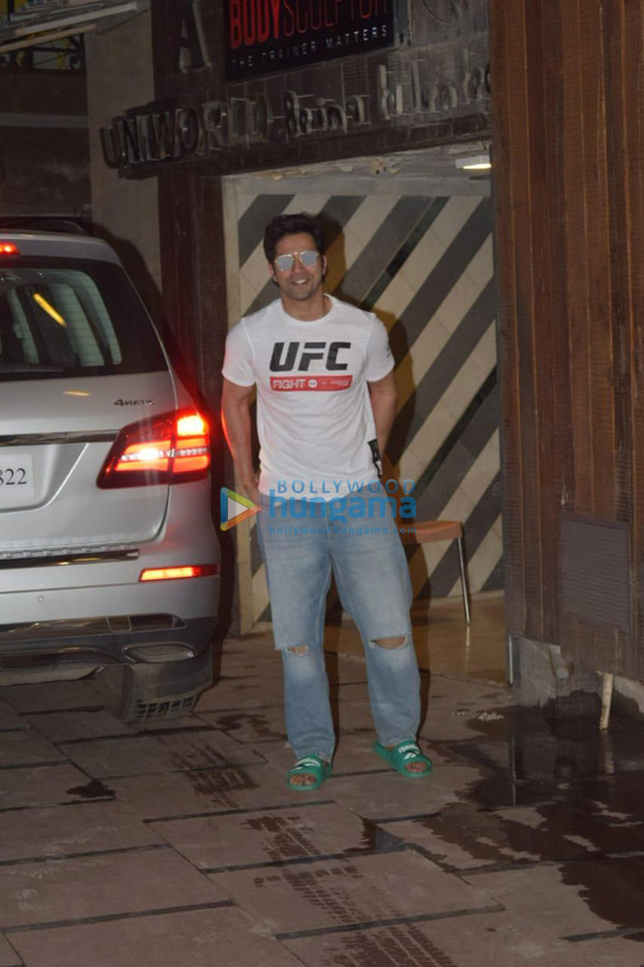 photos varun dhawan snapped at gym in juhu 1 3