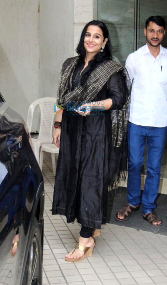 photos vidya balan spotted at manish malhotras store 2