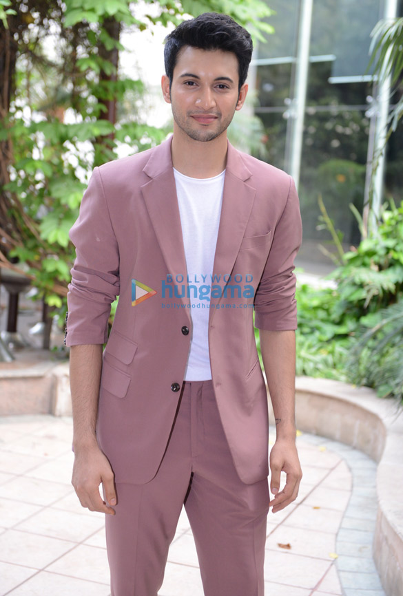 priyanka chopra jonas rohit saraf shonali bose promote the sky is pink in delhi 4