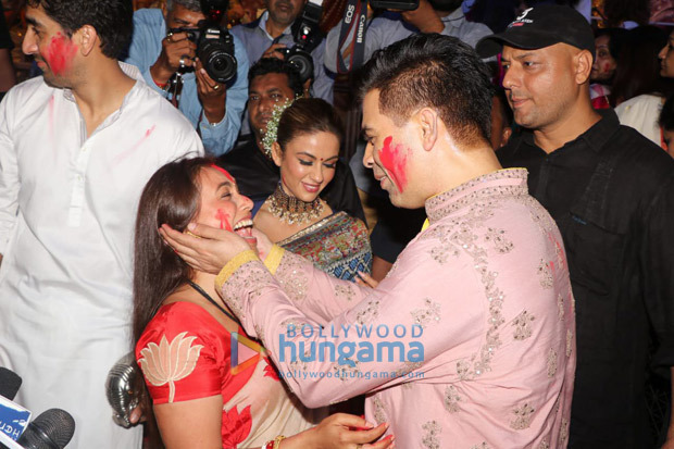 Rani Mukerji, Kajol, Karan Johar, Ayan Mukerji enjoy Sindoor Khela on Dussehra Rani Mukerji, Kajol, Karan Johar, Ayan Mukerji enjoy Sindoor Khela on Dussehra