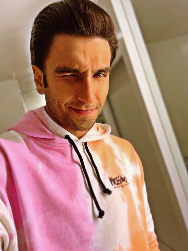 Ranveer Singh debuts his clean shaven look, calls himself 'Ae Chikne' Ranveer Singh debuts his clean shaven look, calls himself 'Ae Chikne'