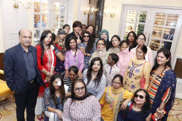 Shah Rukh Khan meets acid attack survivors as a part of the 'Together Transformed’ initiative by Meer Foundation
