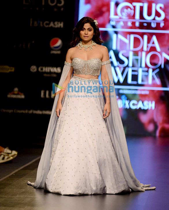 soha ali khan sharmila tagore and others walks the ramp at the lotus make up india fashion week 2019 2