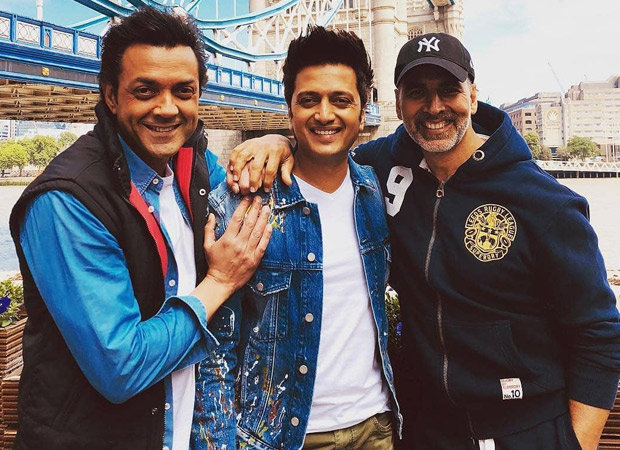 Watch Riteish Deshmukh and Bobby Deol call out Akshay Kumar for being late; he denies