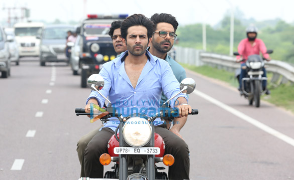 pati patni aur woh 01 6