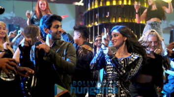 Movie Stills Of The Movie Pati Patni Aur Woh