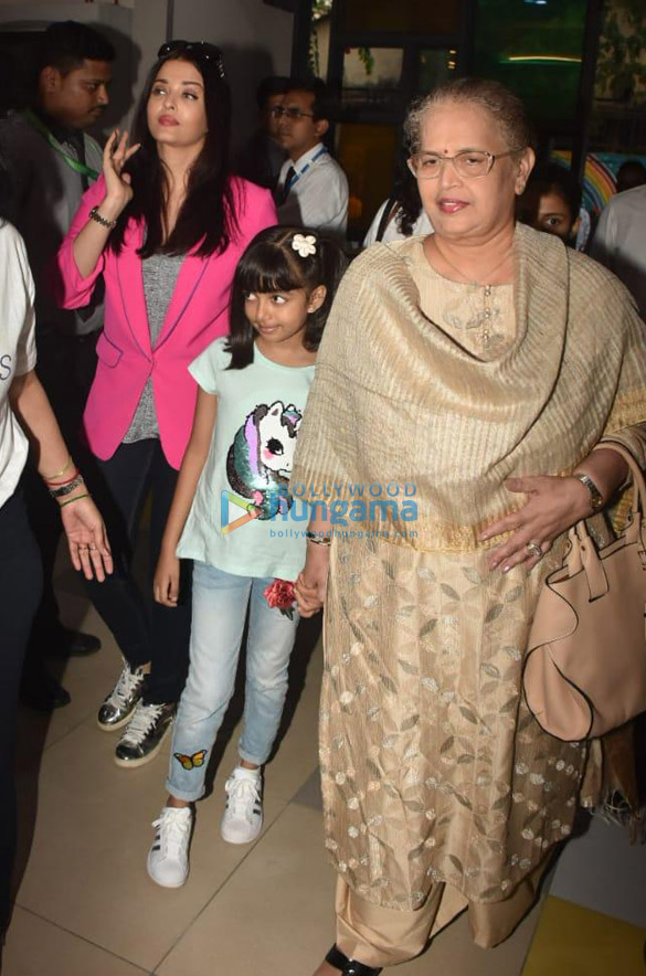 photos aishwarya rai bachchan and her daughter aaradhya bachchan snapped at the srcc hospital event 1