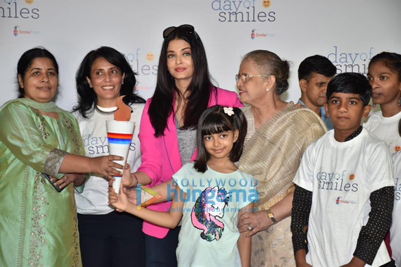 photos aishwarya rai bachchan and her daughter aaradhya bachchan snapped at the srcc hospital event 6