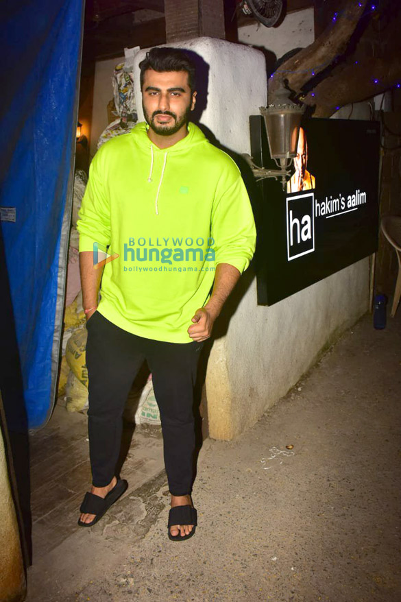 photos arjun kapoor snapped at hakims aalim salon in khar 3