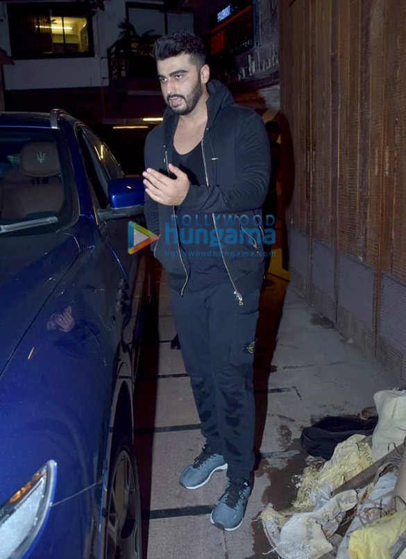 Photos: Arjun Kapoor snapped at the gym in Juhu Photos: Arjun Kapoor snapped at the gym in Juhu