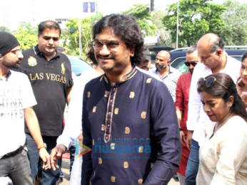 Photos: Ashutosh Gowariker, Sunita Gowariker and Ajay - Atul visit Siddivinayak temple