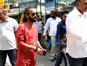 Photos: Ashutosh Gowariker, Sunita Gowariker and Ajay - Atul visit Siddivinayak temple