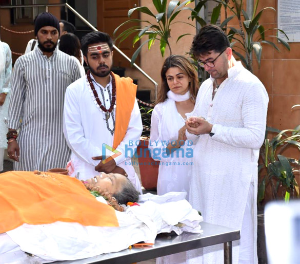 photos celebs attend the funeral of dabboo ratnanis mother 1