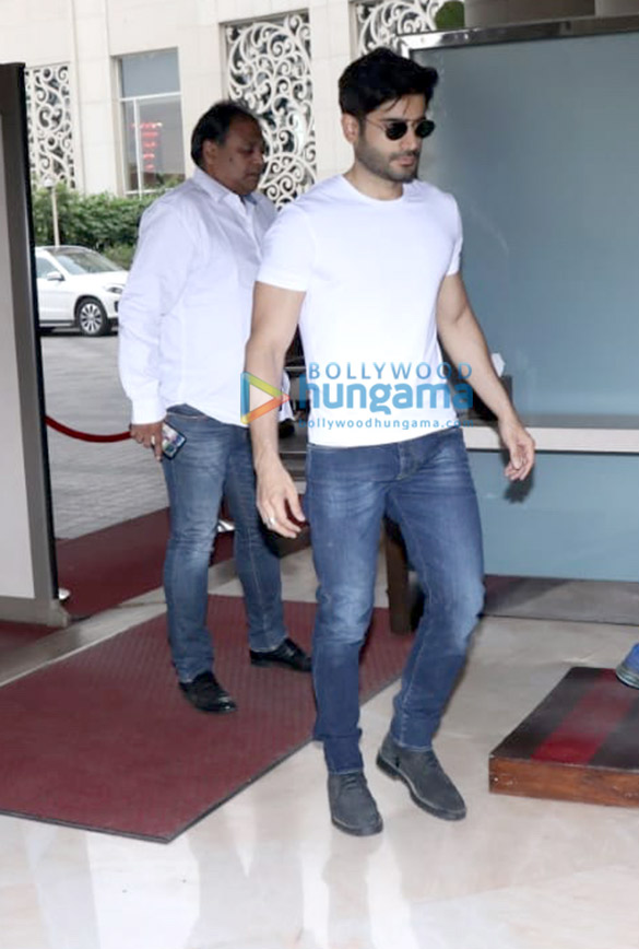 photos celebs attend the prayer meet for manish malhotras father suraj prakash malhotra 12