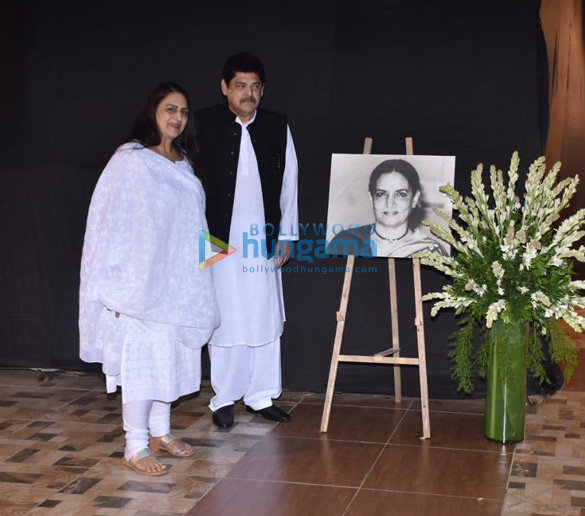 photos celebs attend the prayer meet for shabana azmis mother shaukat kaifi 119 8