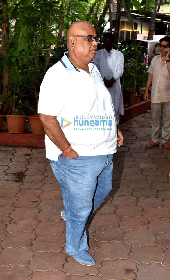 photos celebs grace the prayer meet of champak jain 5