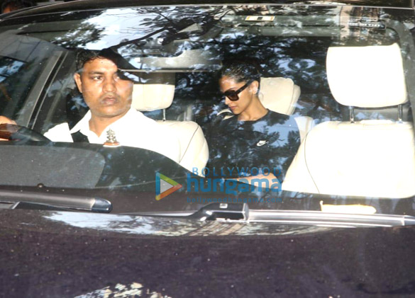 Photos: Deepika Padukone snapped at clinic in Bandra Photos: Deepika Padukone snapped at clinic in Bandra