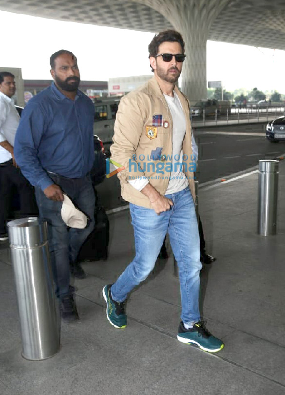 photos hrithik roshan mouni roy and vicky kaushal snapped at the airport 1