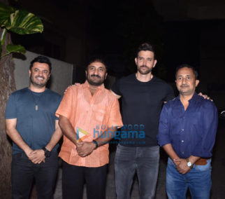 Photos: Hrithik Roshan, Vikas Bahl and Anand Kumar snapped in Juhu