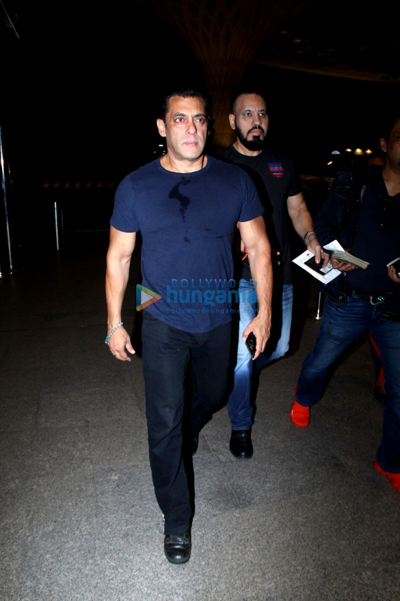 Photos: Salman Khan and Jacqueline Fernandez snapped at the airport