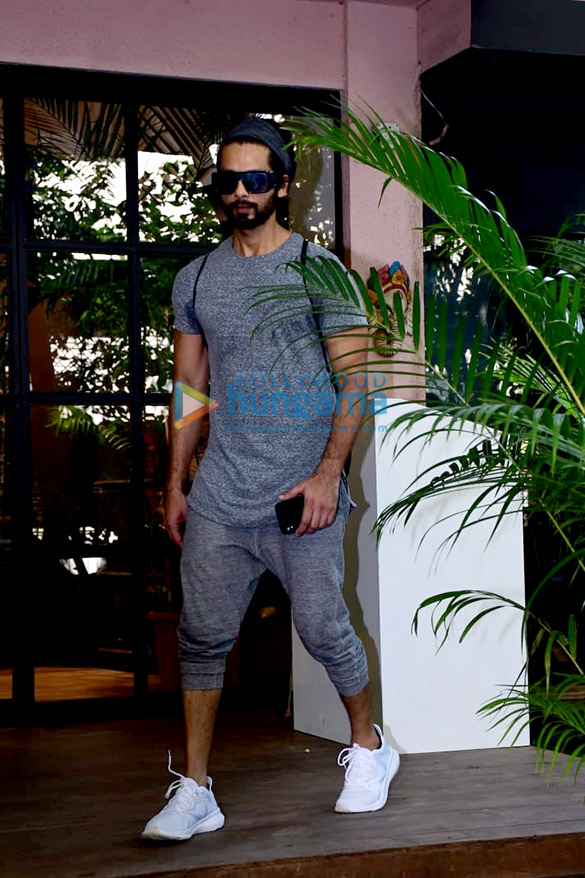 photos janhvi kapoor shahid kapoor and mira kapoor spotted at gym in bandra 2