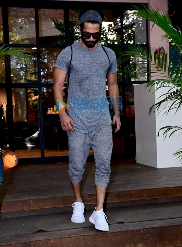 photos janhvi kapoor shahid kapoor and mira kapoor spotted at gym in bandra 4