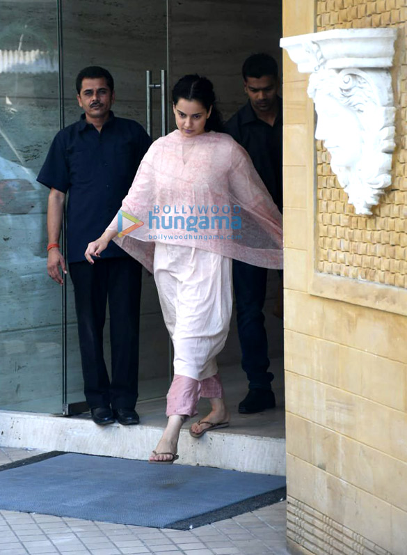 Photos: Kangana Ranaut snapped at a dubbing studio Photos: Kangana Ranaut snapped at a dubbing studio
