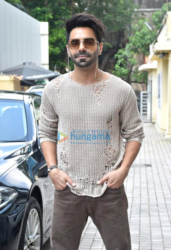 photos kartik aaryan ananya panday and others snapped at pati patni aur woh trailer launch 3