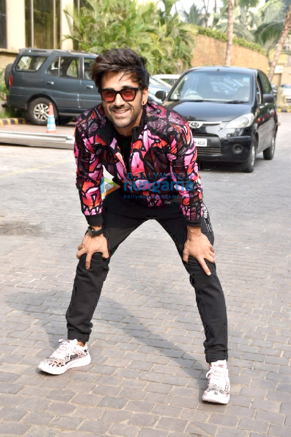 photos kriti kharbanda and pulkit samrat snapped during pagalpanti promotions 3