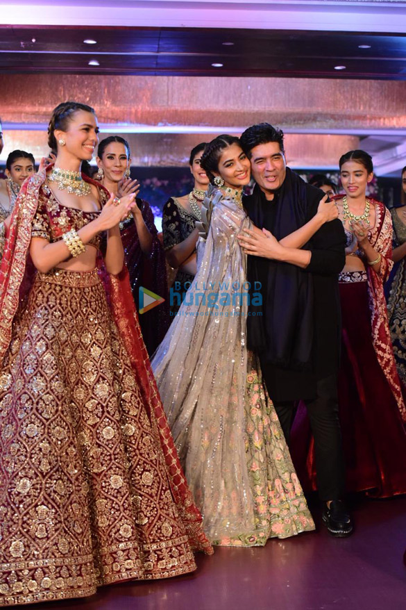 photos pooja hegde turn show stopper at manish malhotra fashion show 2