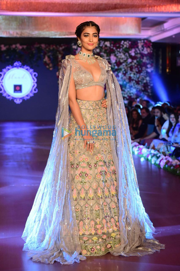 photos pooja hegde turn show stopper at manish malhotra fashion show 8