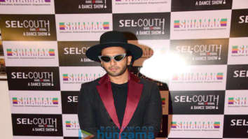 Photos: Ranveer Singh snapped at a dance show organised by Shiamak Dawar