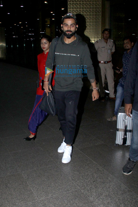photos shah rukh khan ranbir kapoor alia bhatt and others snapped at the airport 6
